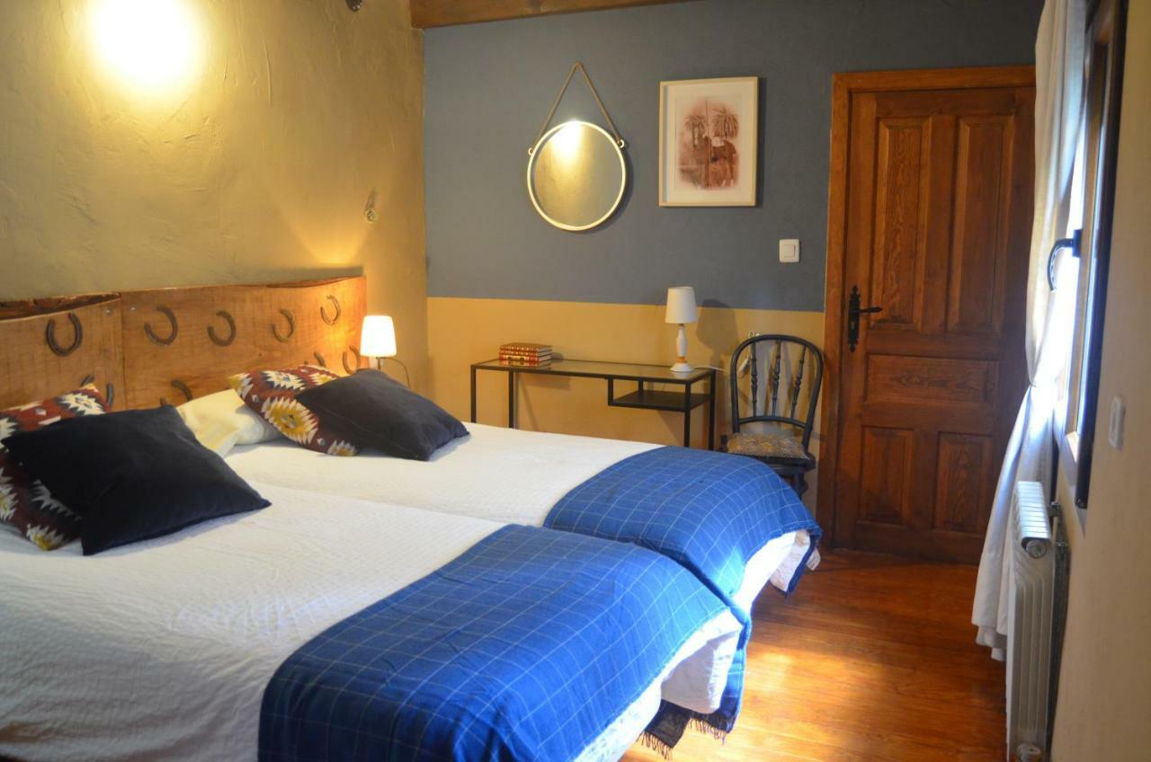 Hostal Refugio De Gredos Navarredonda de Gredos Buitenkant foto